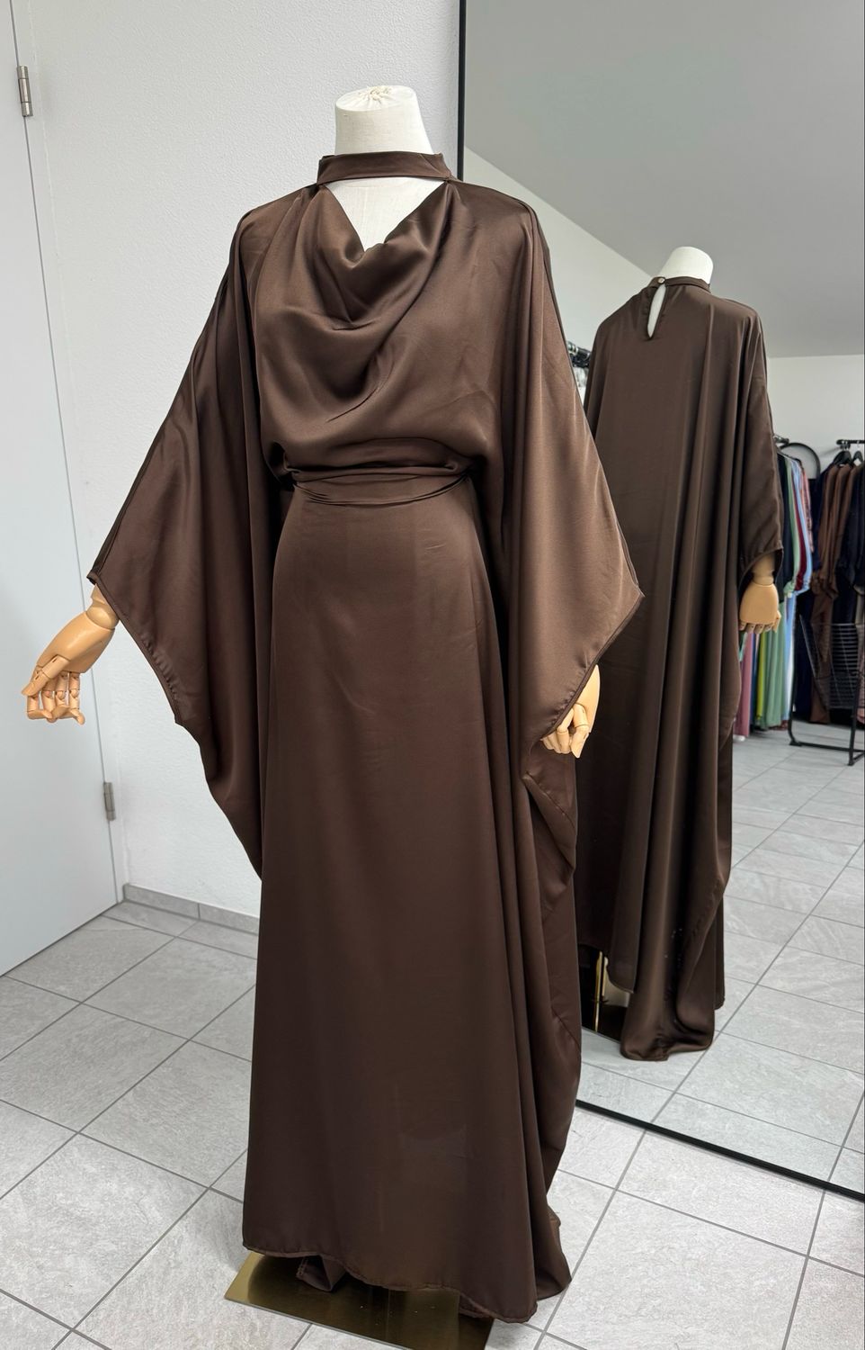 Satin Butterfly Abaya braun