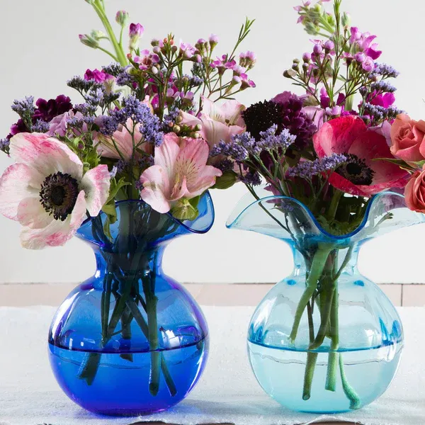 Vietri Hibiscus Glass Vase