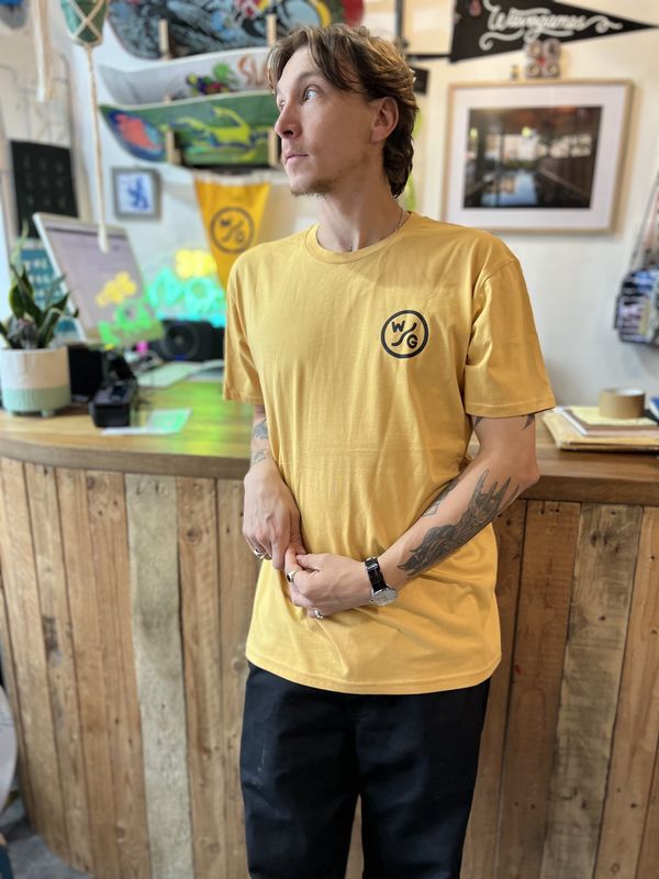 WAVE GAMES TEE CLASSIC MUSTARD