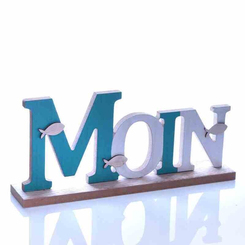 Schriftzug "Moin" mit Fischdeko auf Stand