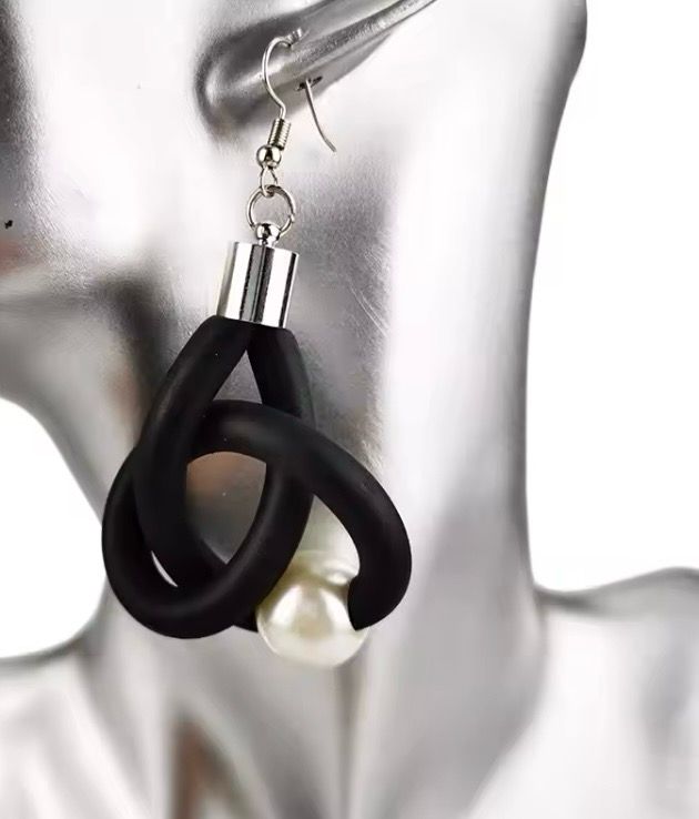 Pearl Twist Earing