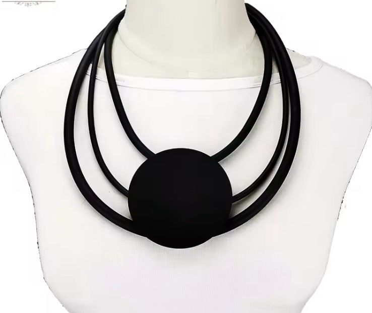 Short Disk Necklace