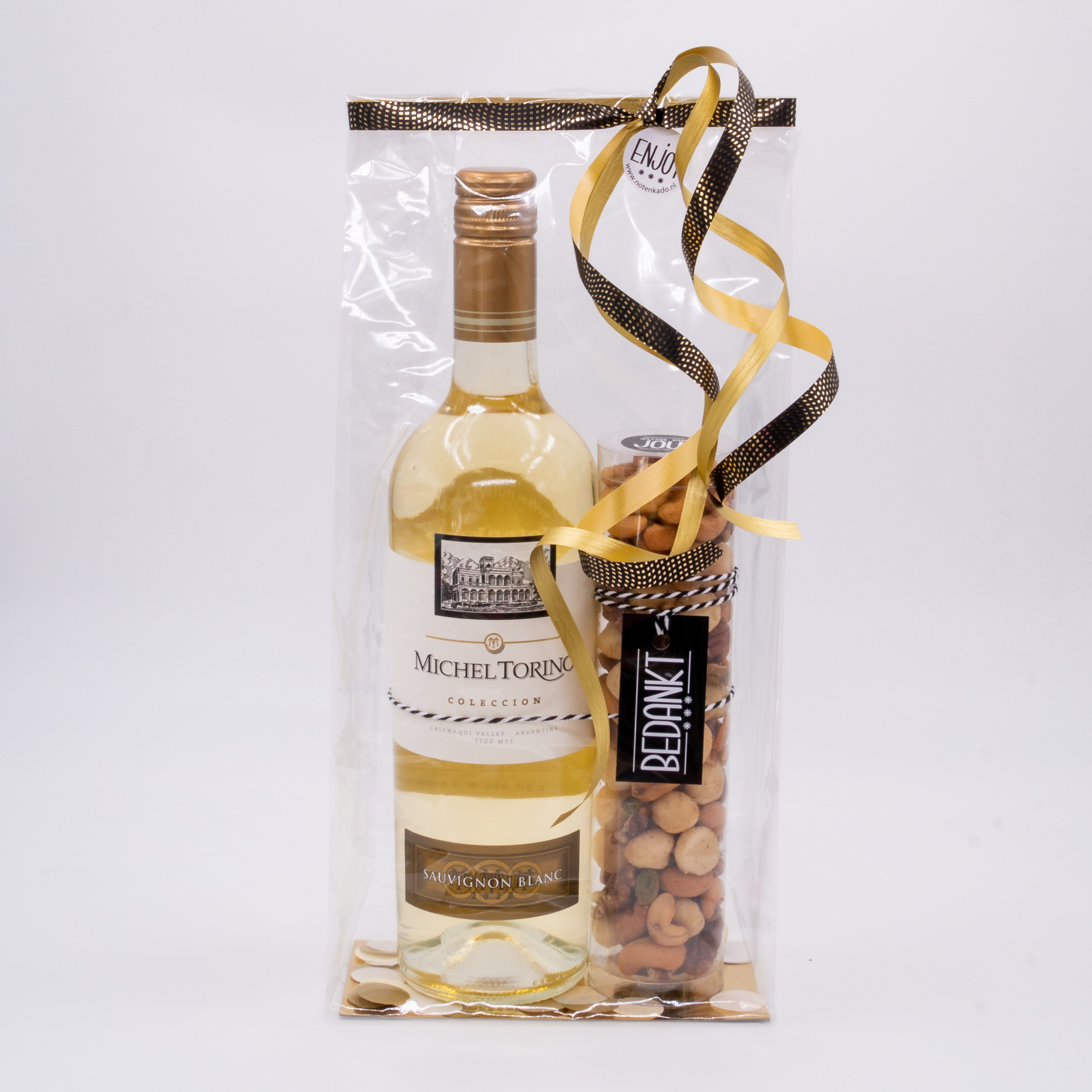 Geschenk met noten en wijn Geschenk met noten en wijn