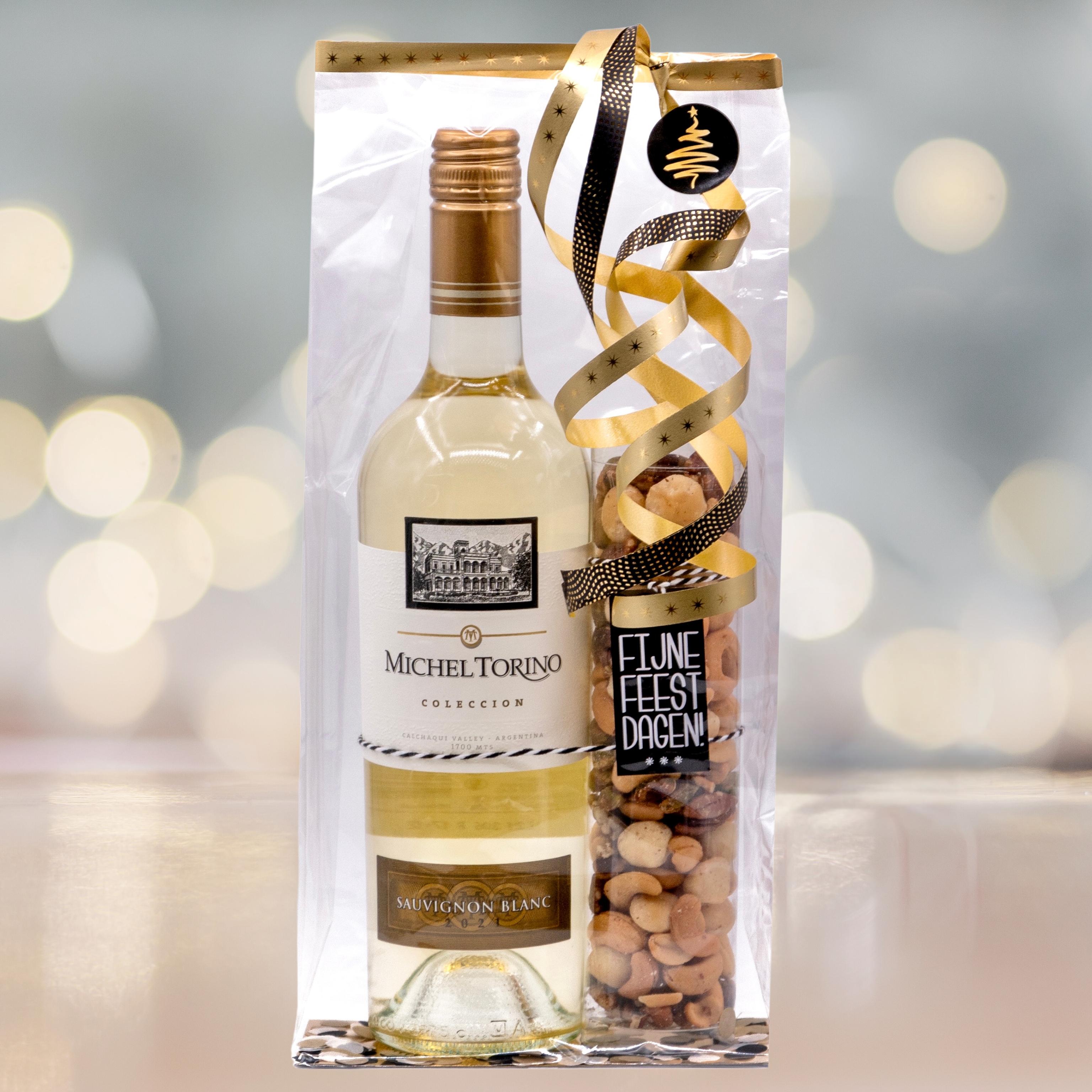 Geschenk met noten en wijn Geschenk met noten en wijn