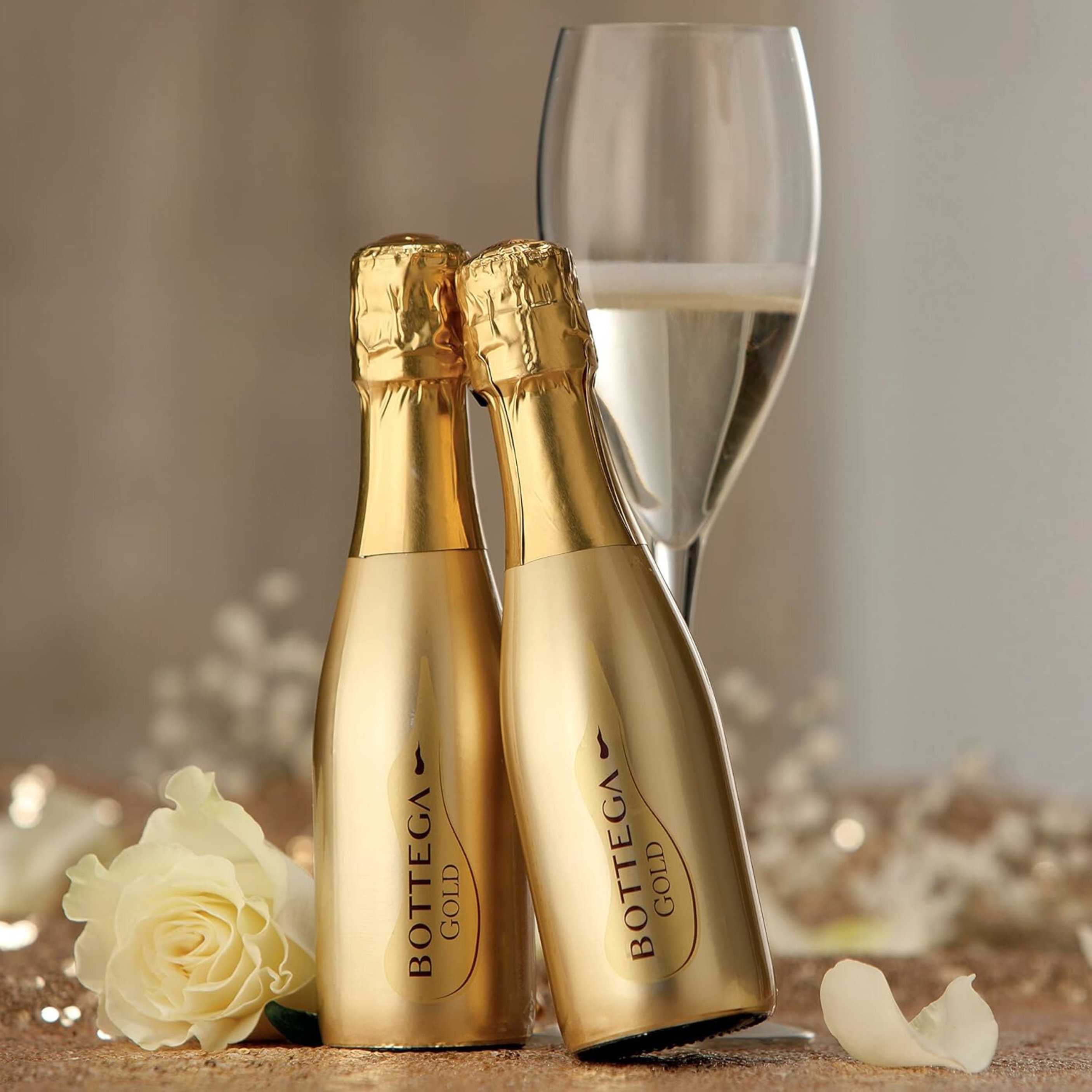 Cadeautasje klein met noten en Prosecco Cadeautasje klein met noten en Prosecco