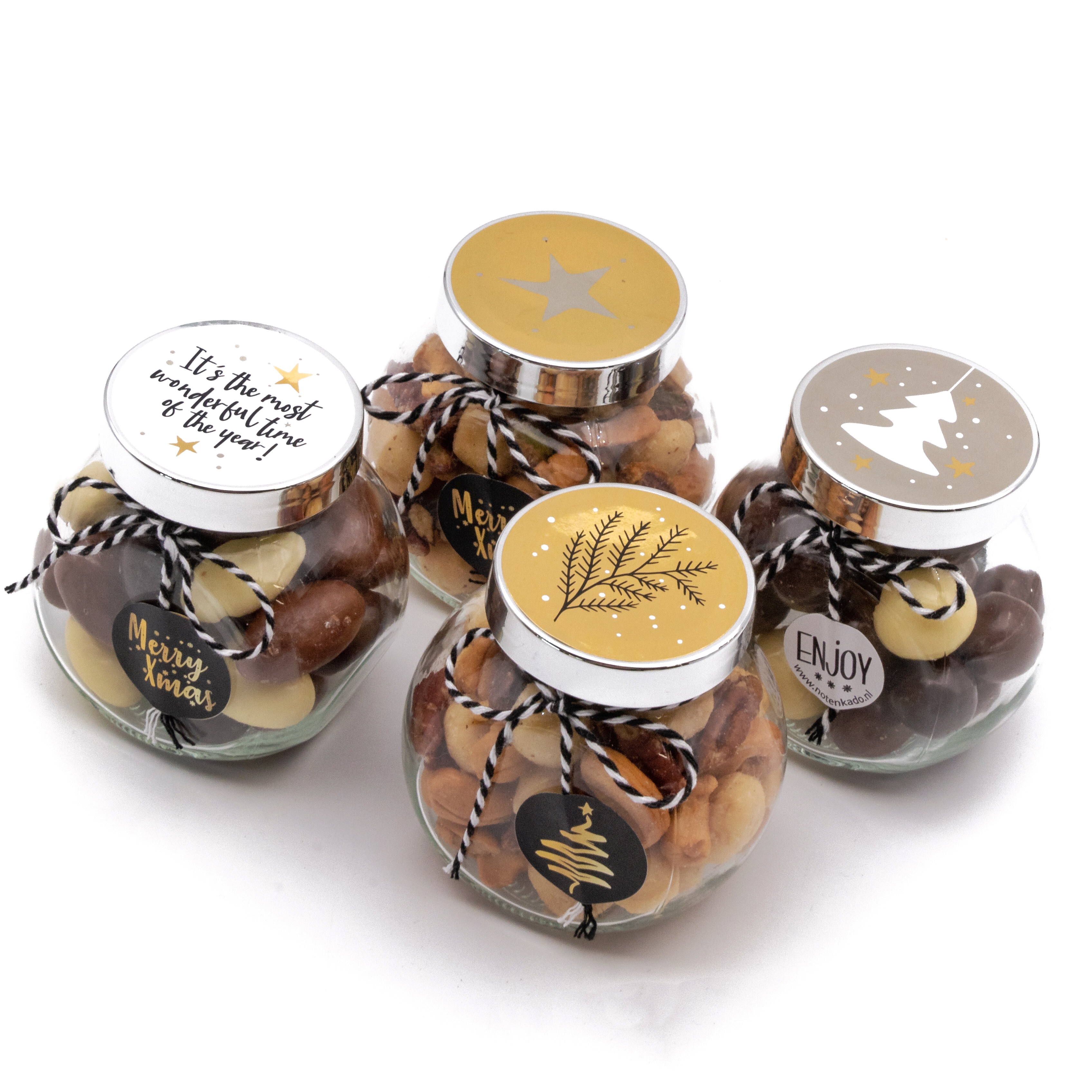 Kleine potjes noten en chocolade Kleine potjes noten en chocolade