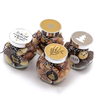 Kleine potjes noten en chocolade feestdagen