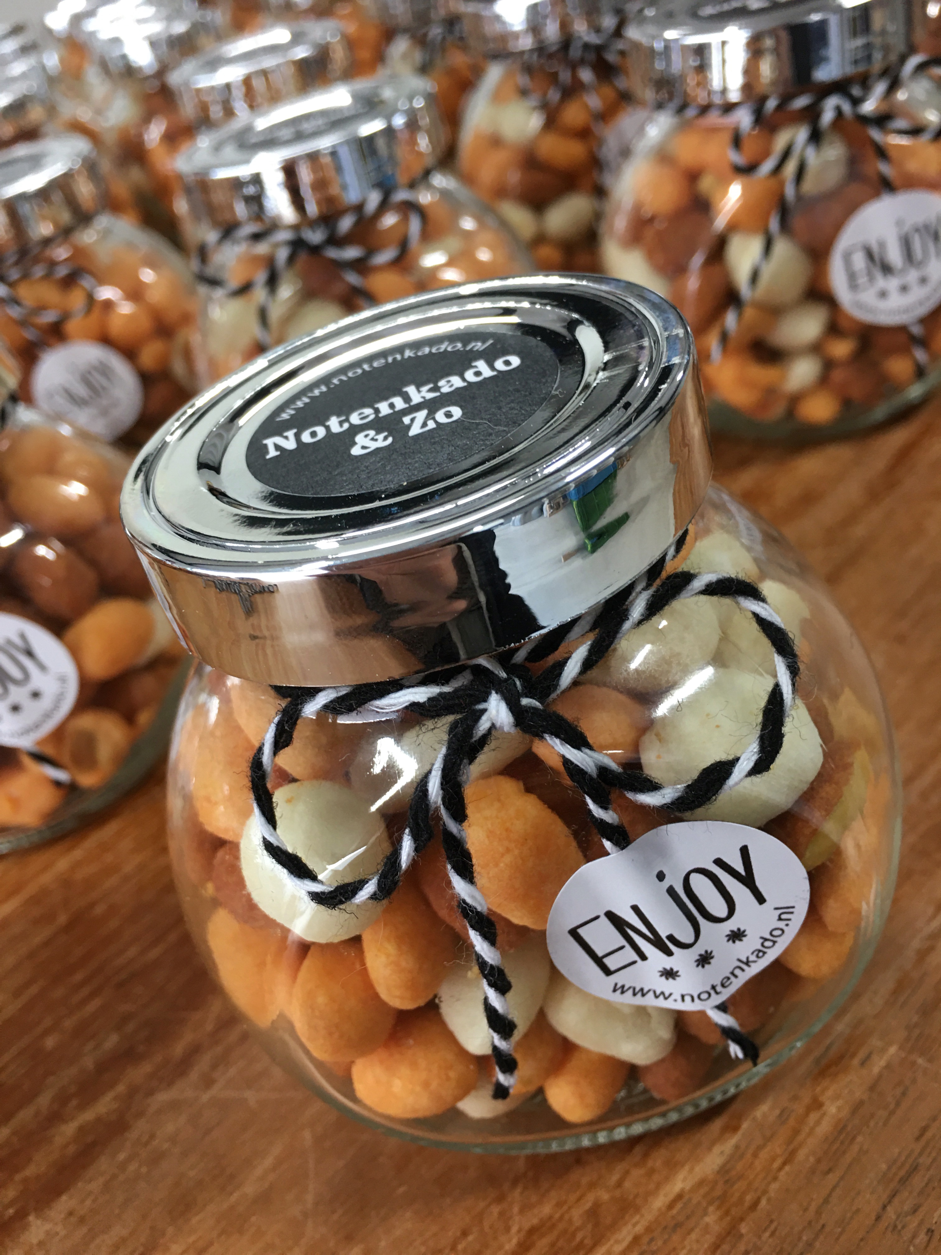 Kleine potjes noten en chocolade feestdagen Kleine potjes noten en chocolade feestdagen
