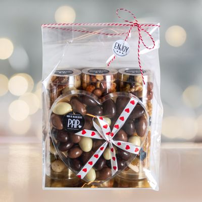 Cadeaupakket met noten en chocolade