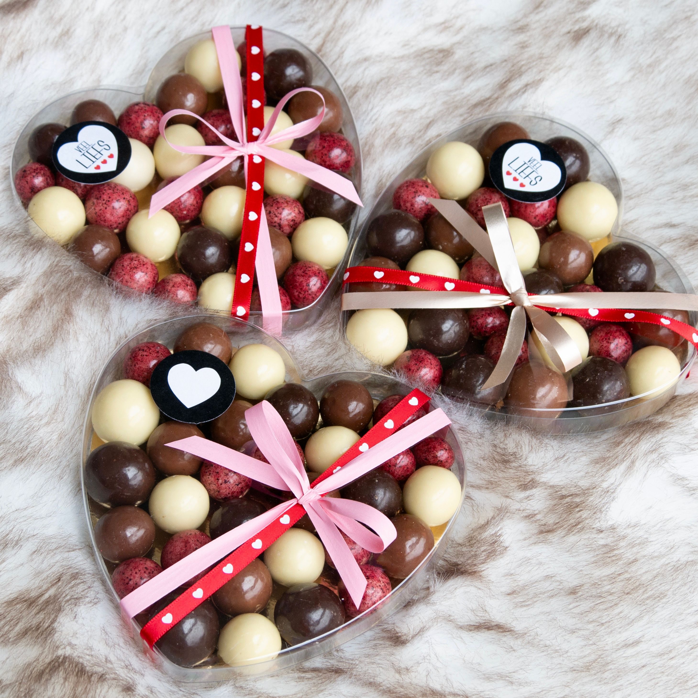 Cadeaupakket met noten en chocolade Cadeaupakket met noten en chocolade