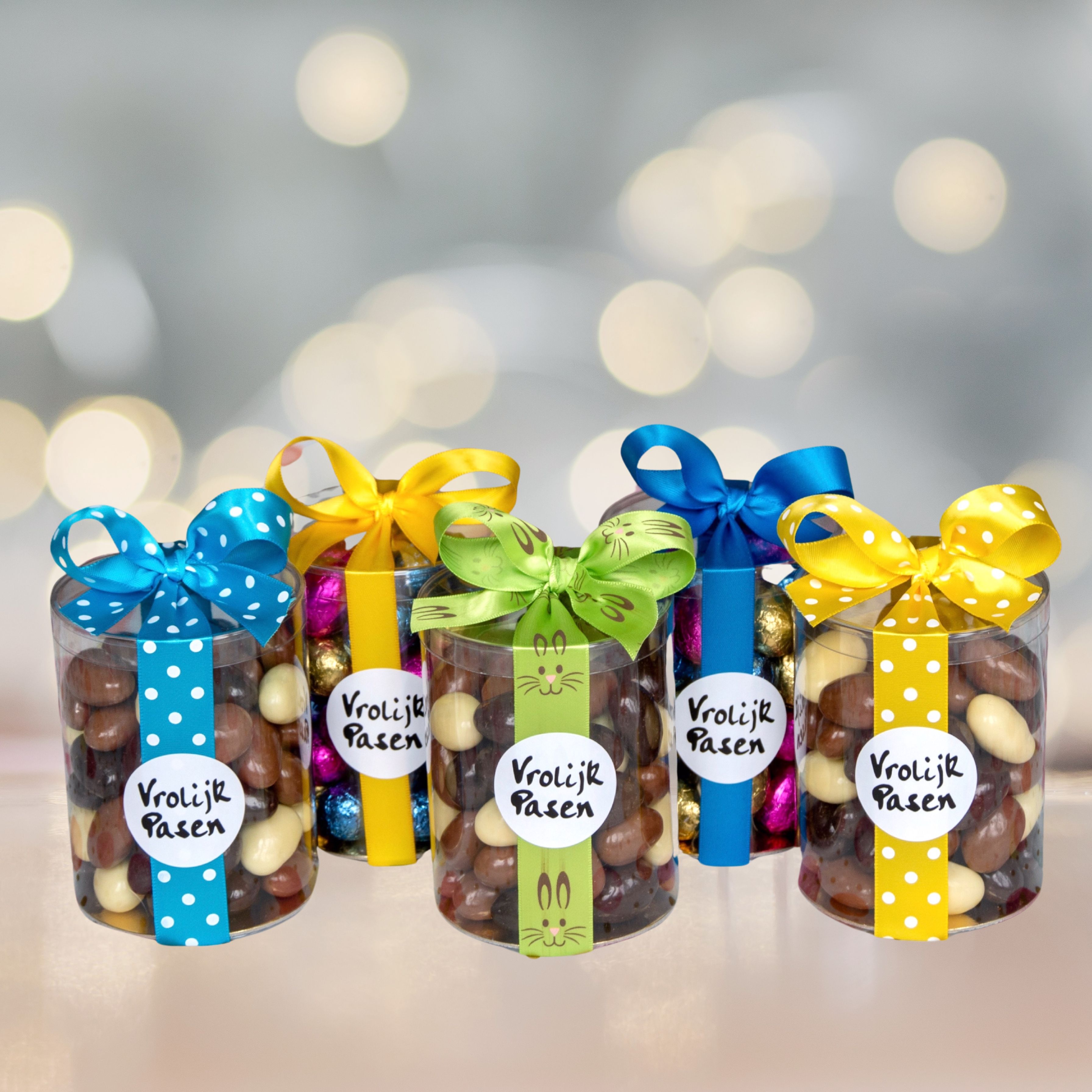 Cadeautasjes Pasen met koker chocolade Cadeautasjes Pasen met koker chocolade