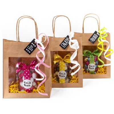 Cadeautasjes Pasen met koker chocolade