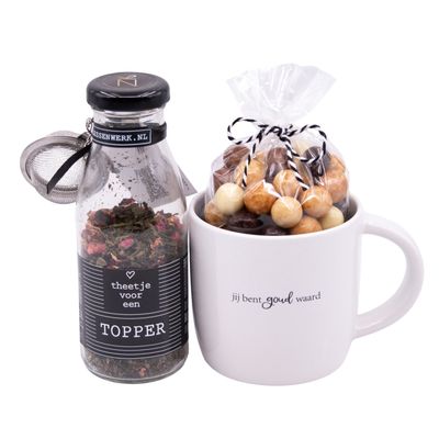 Cadeaupakket topper met mok, chocolade en thee