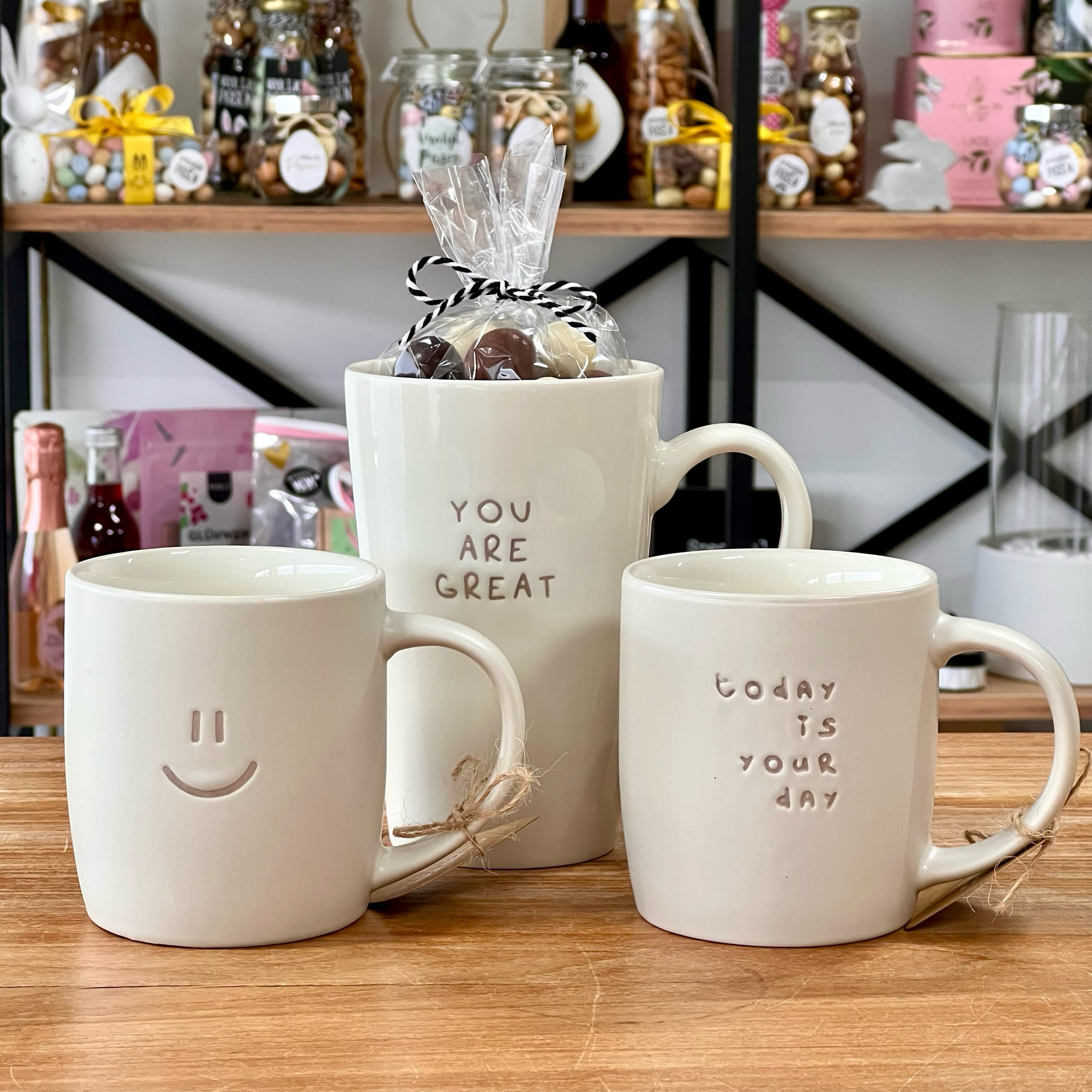 Cadeaupakket topper met mok, chocolade en thee Cadeaupakket topper met mok, chocolade en thee