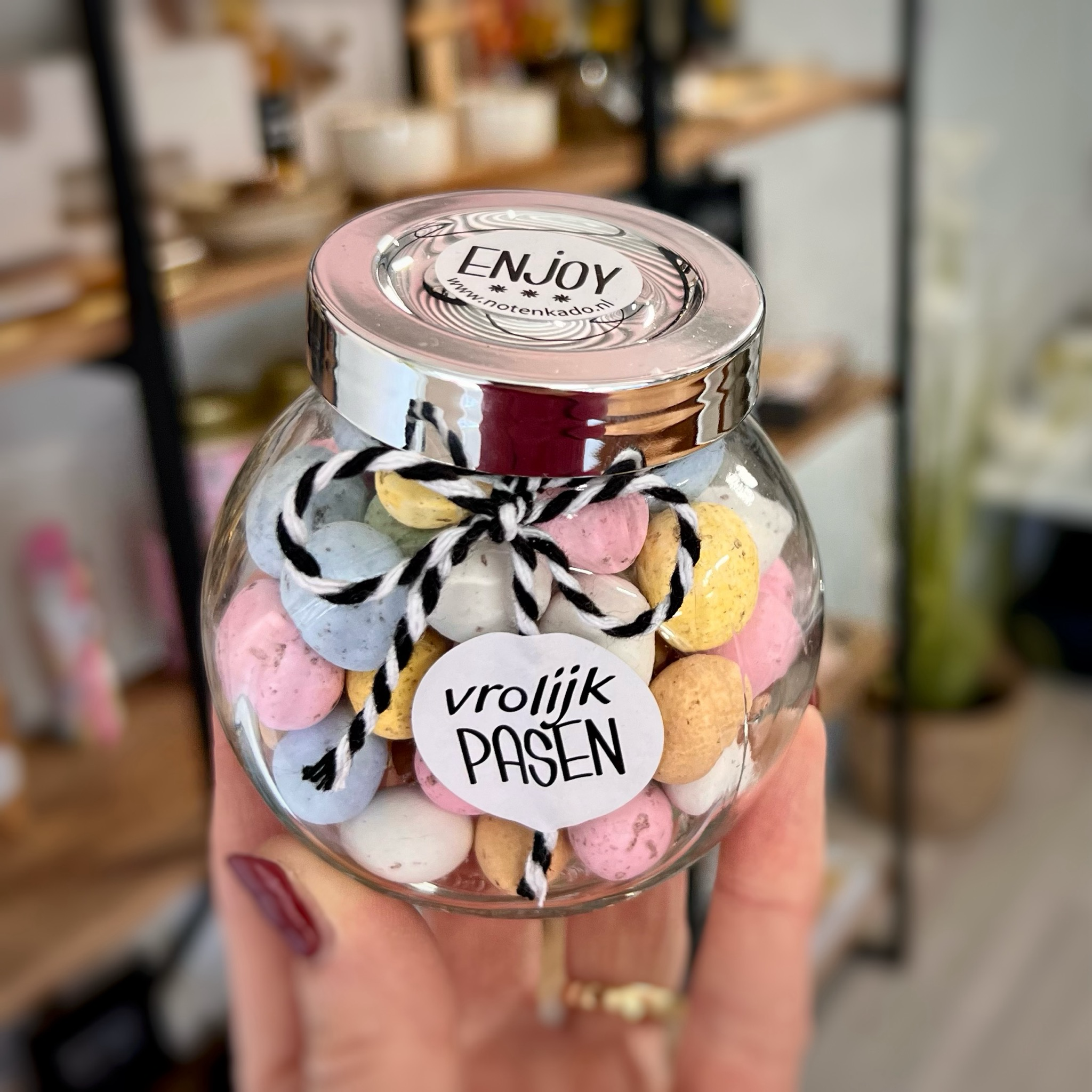 Snoeppotjes vrolijk Pasen met chocolade Snoeppotjes vrolijk Pasen met chocolade