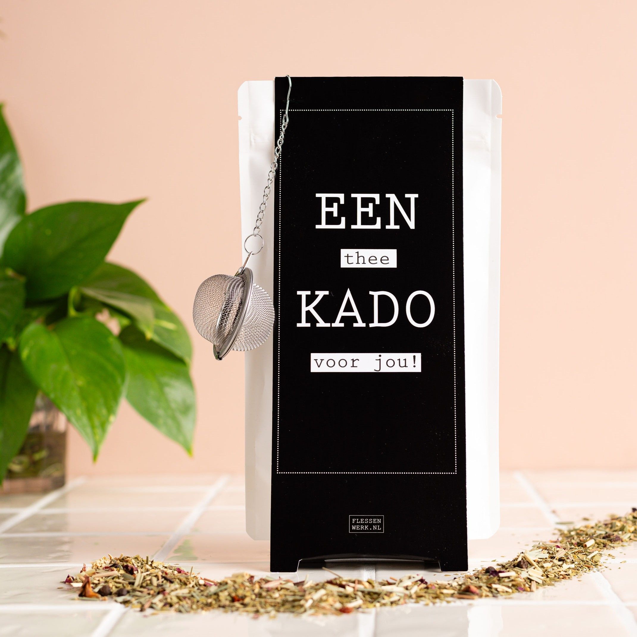 Geschenk met thee, mokken en choco Geschenk met thee, mokken en choco