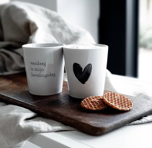 Geschenk met thee, mokken en choco Geschenk met thee, mokken en choco