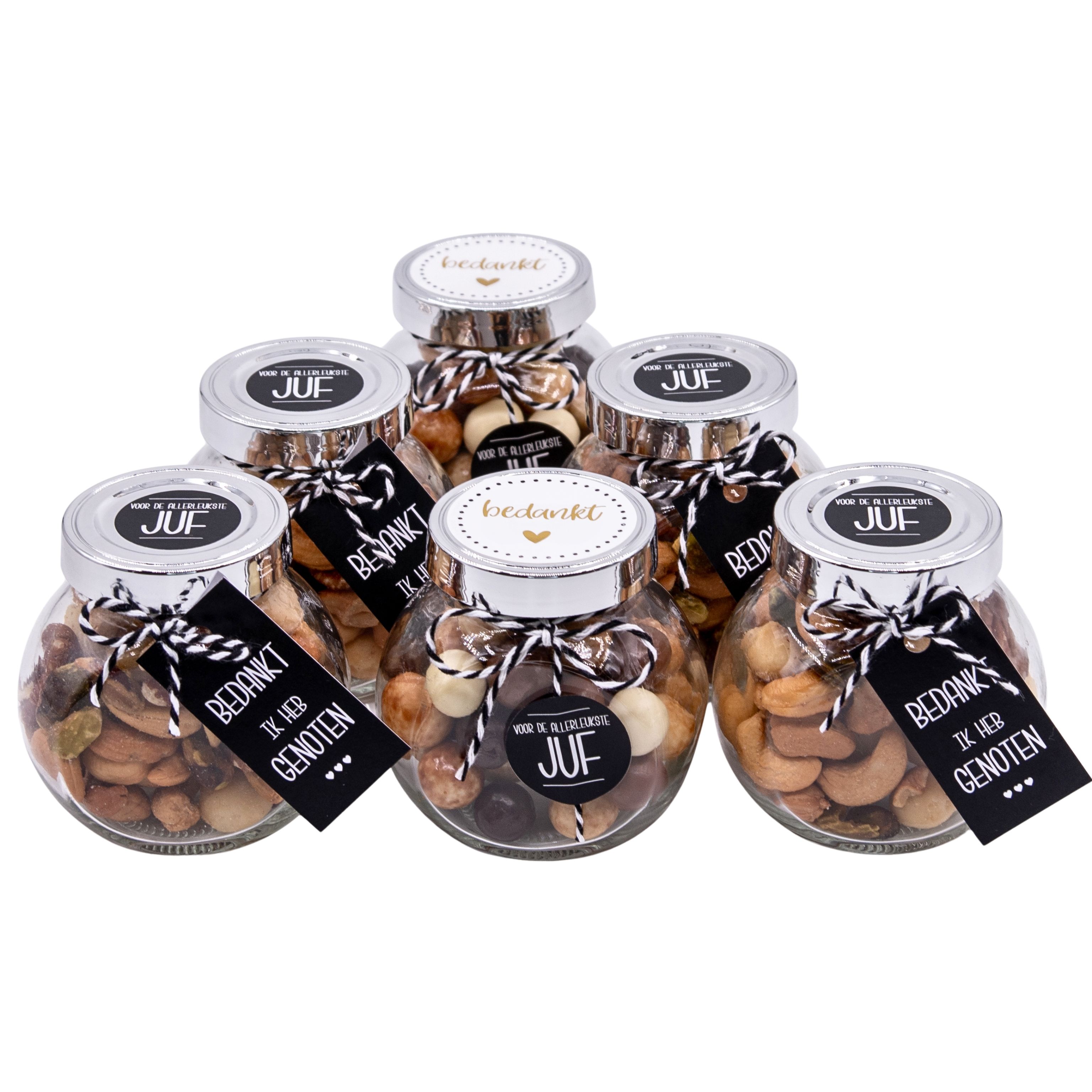 Kleine potjes noten en chocolade Kleine potjes noten en chocolade