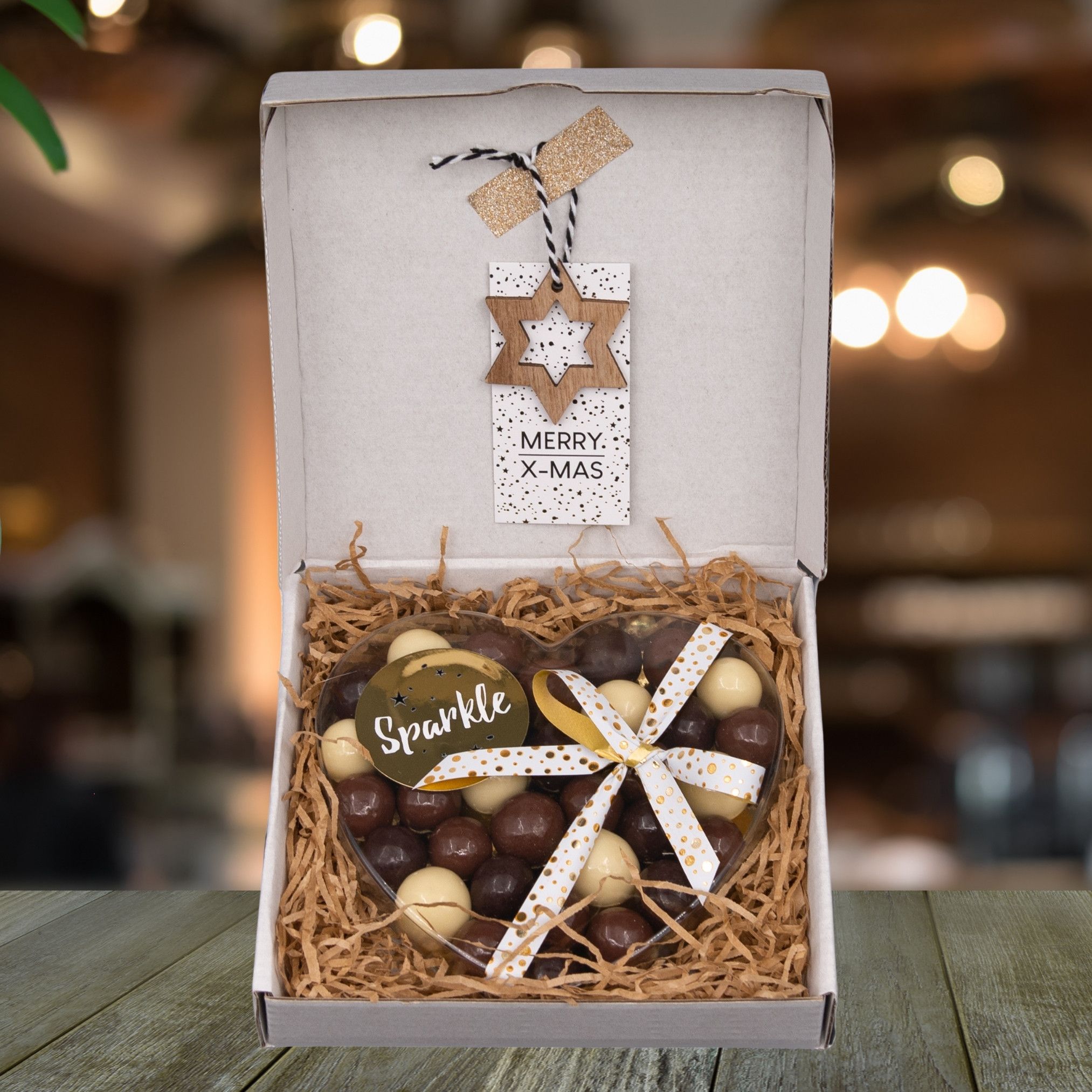 Brievenbuscadeau kerst met een doosje noten of chocolade