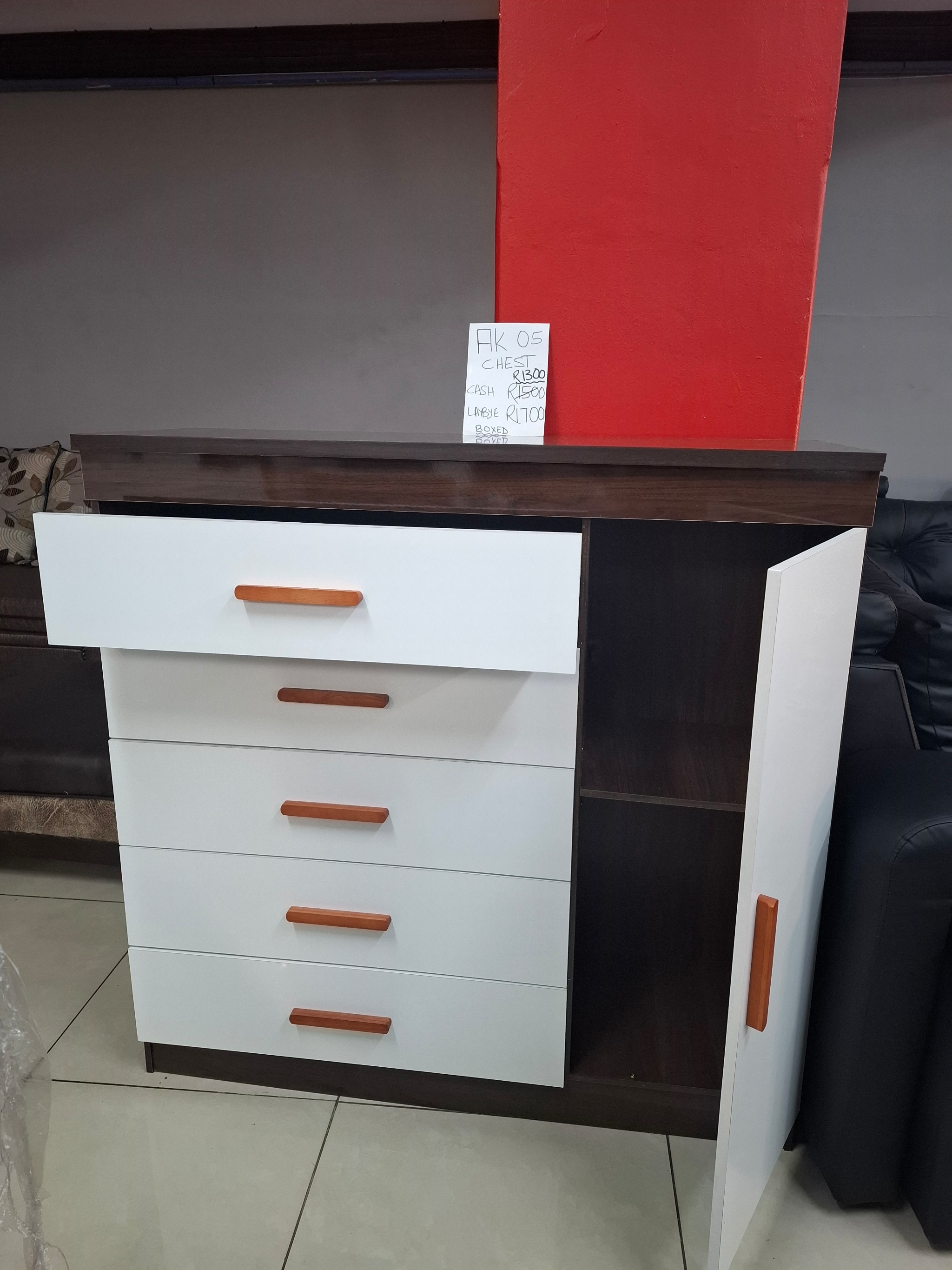 AK 05 Chest Of Drawers