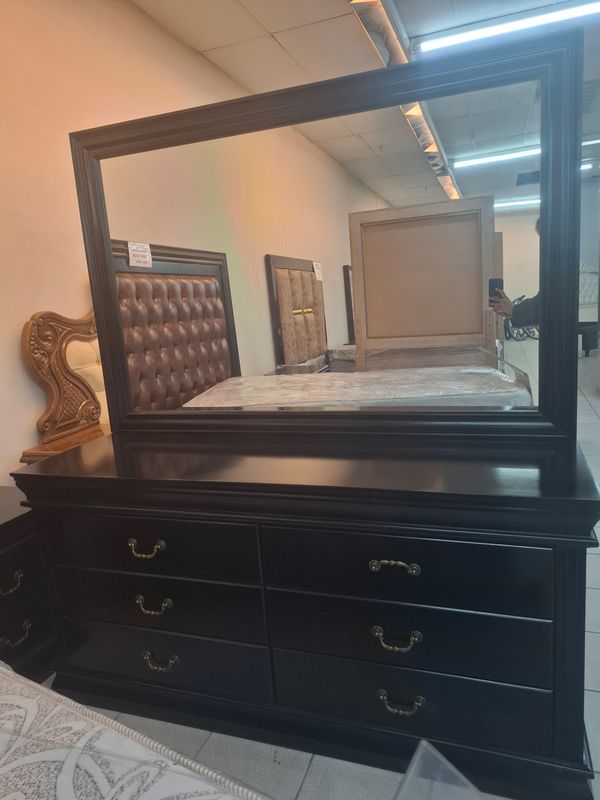 Monticarlo dresser