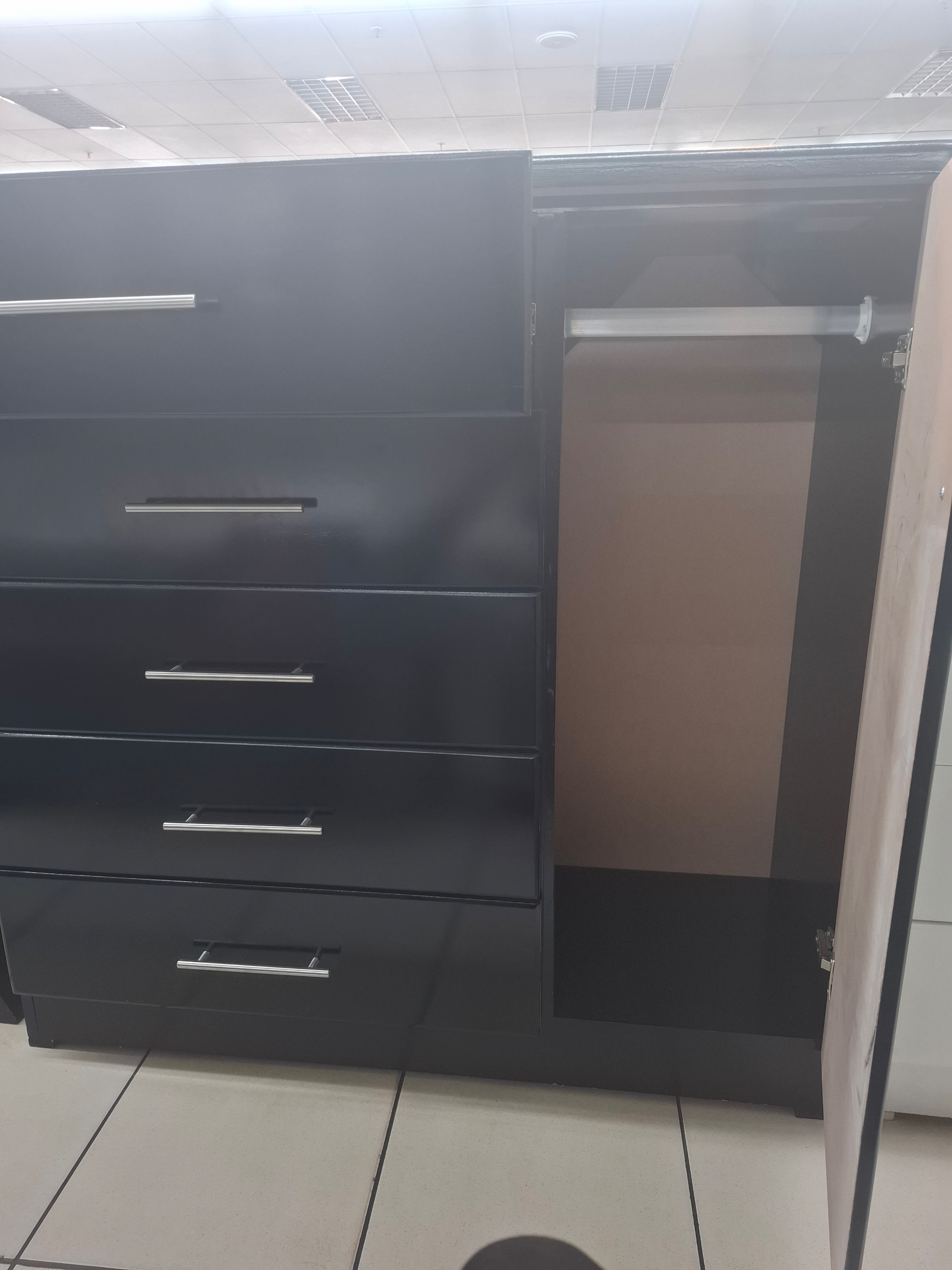 Giant Chest Of Drawers - Black/White