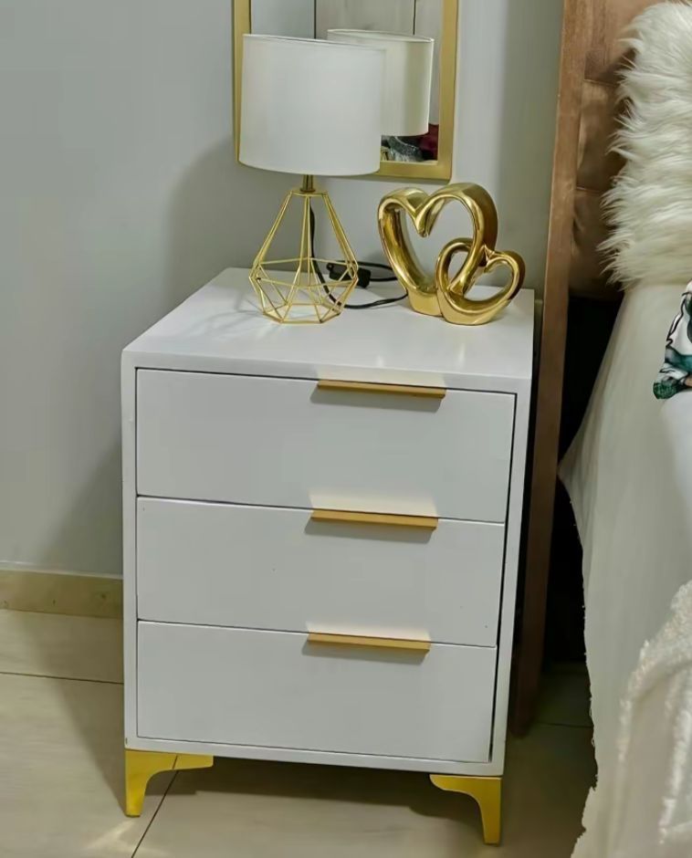 Emerald Pedestal White