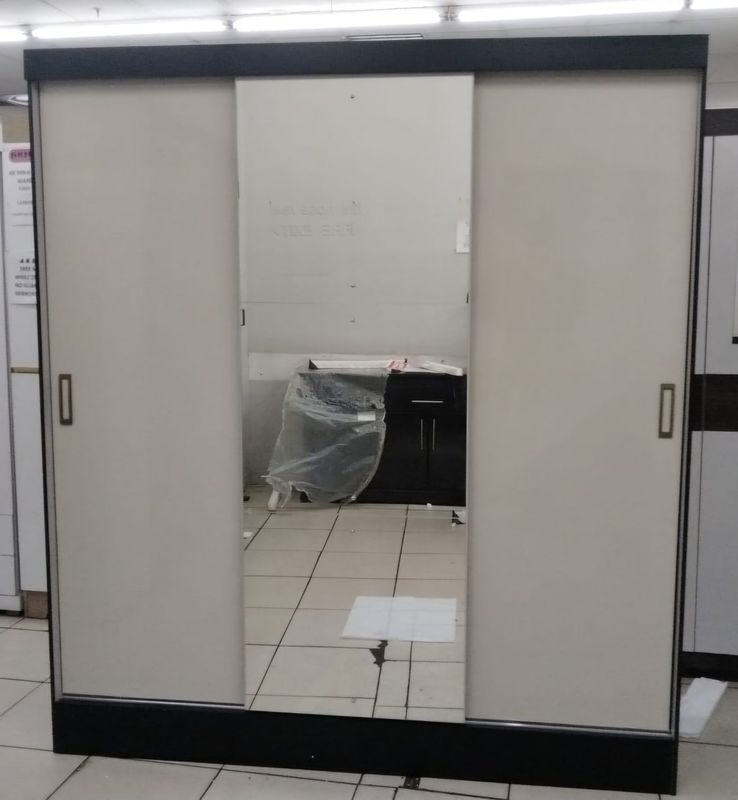 4230 sliding door wardrobe