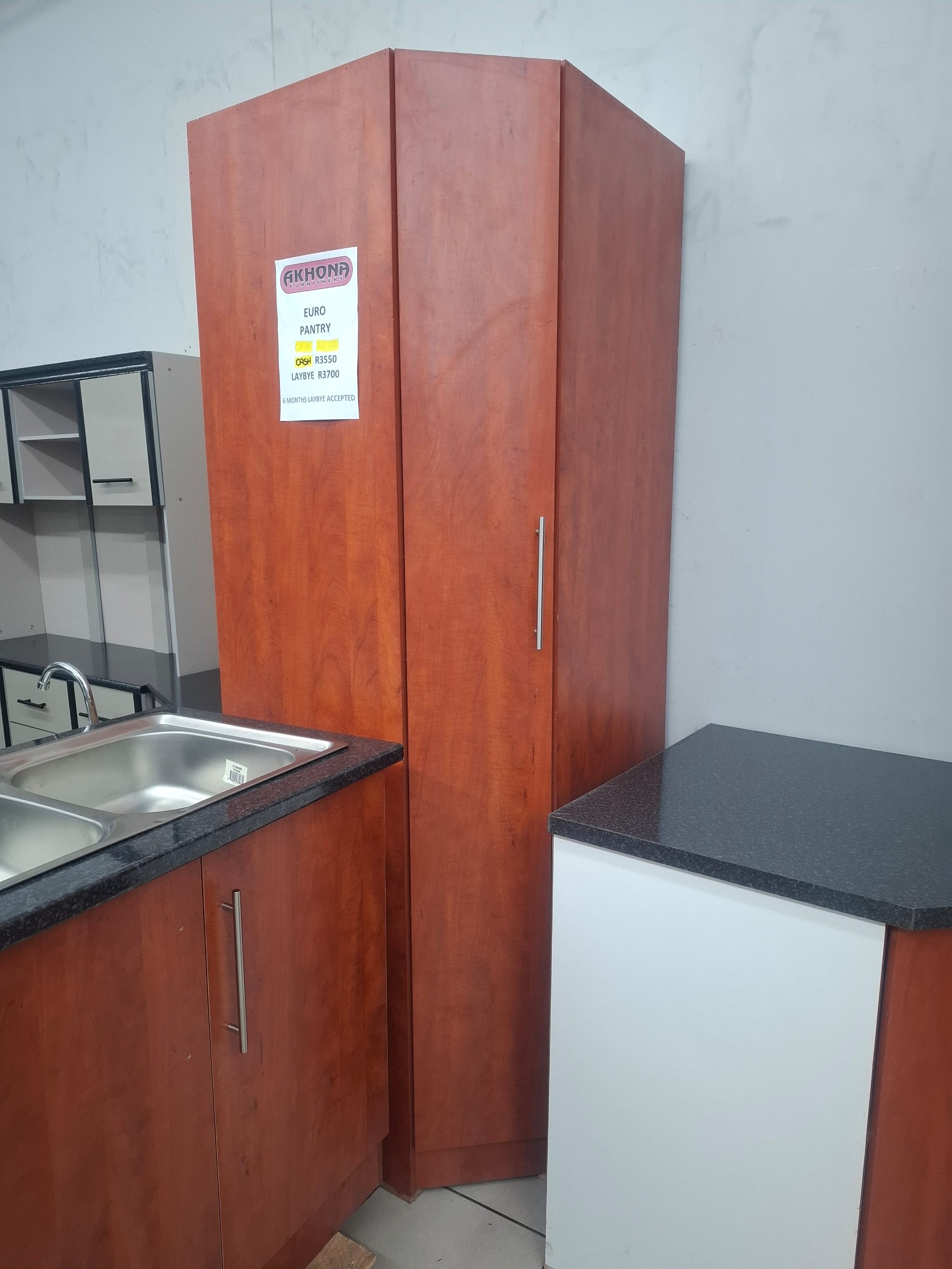 Euro Full Corner Unit (Pantry)