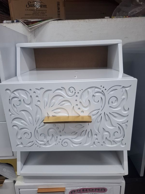 Madrid pedestals white