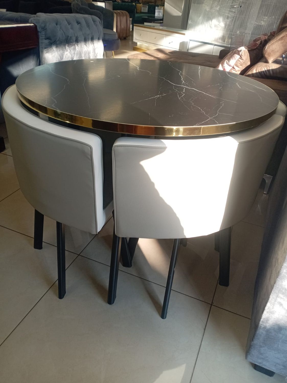 Mf 904 round dining (Self assembly)