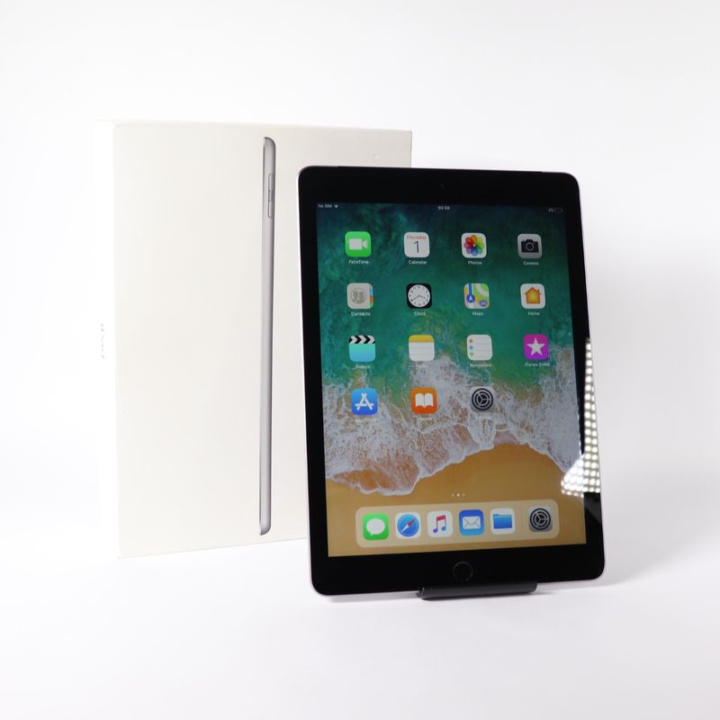 iPad 5th Gen 9.7'' 32GB Wifi + Cellular - Nette staat — Used Products
