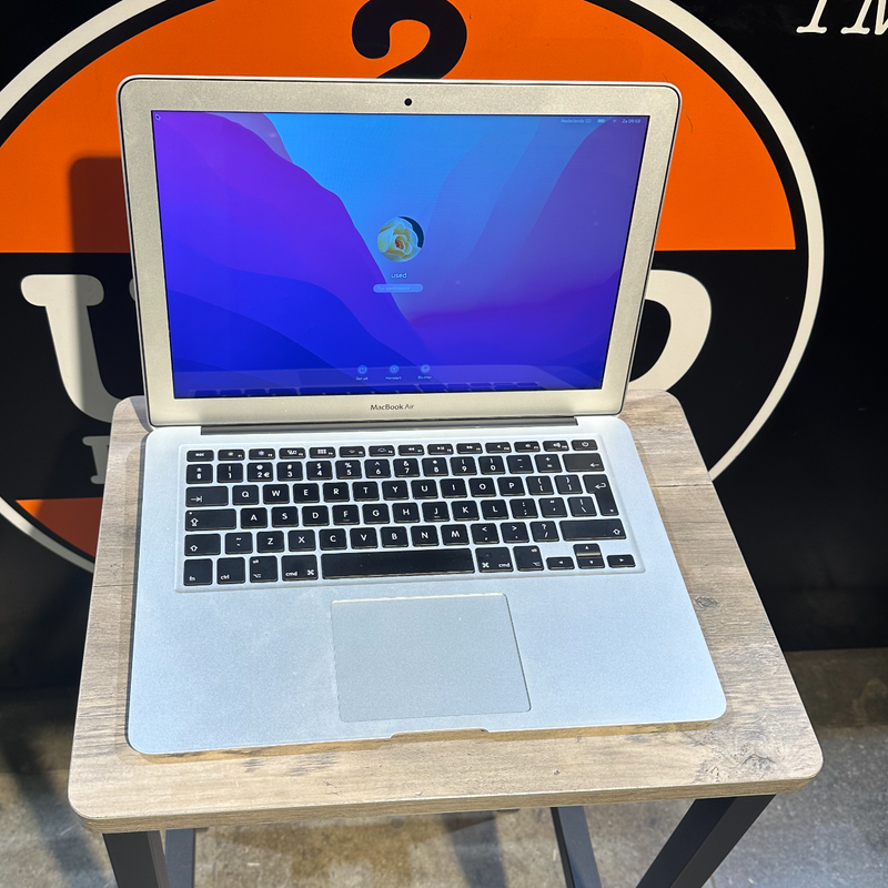 Apple Macbook air 2015 - 128gb 8gb RAM - 1.6 GHz dual core i5 - 13