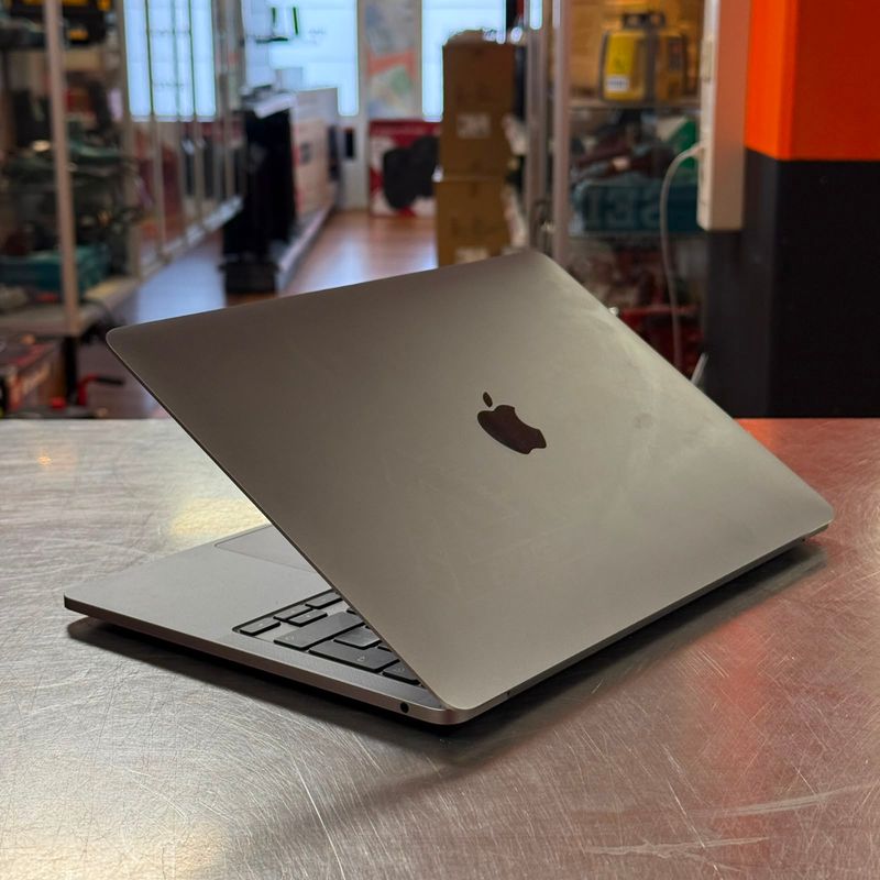 Macbook Pro 13'' M1 8GB 256GB Zilver — Used Products