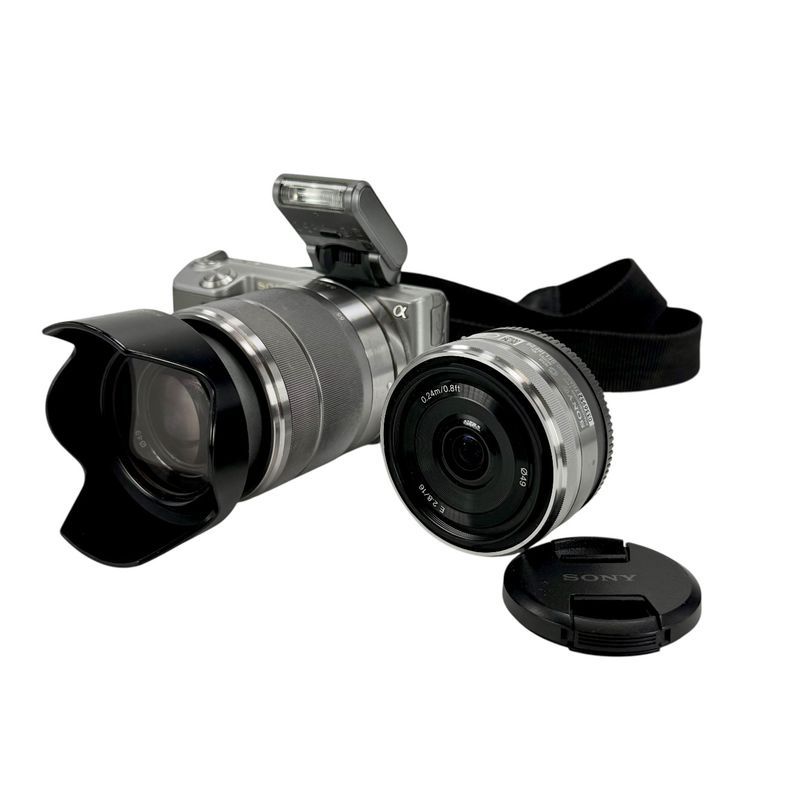Sony NEX-5 Silver + 18-55mm (SEL1855) + 16mm (SEL16F28) + Flitser