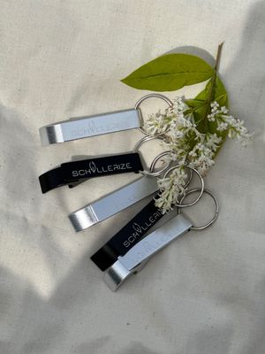 Flaschenöffner Schillerize-Schlüsselanhänger in silber und schwarz