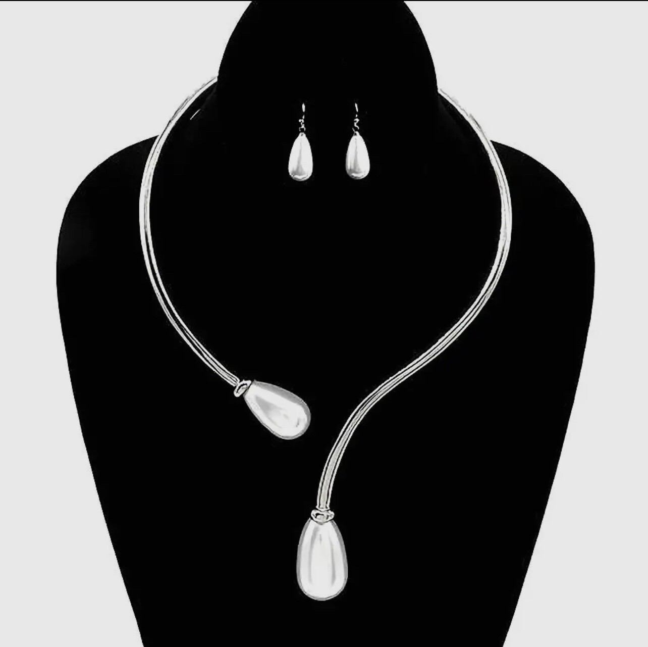 Pear Shape Pearls Hinge Necklace Set