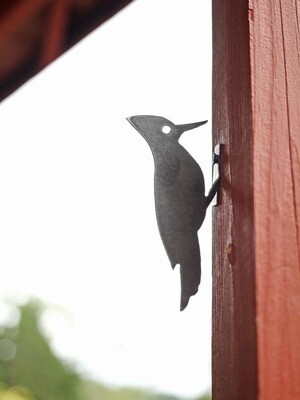 Highland Ridge Decor: Metal Bird Statue - Woodpecker