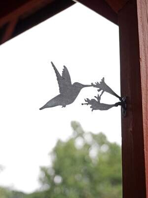 Highland Ridge Decor: Metal Bird Statue - Hummingbird