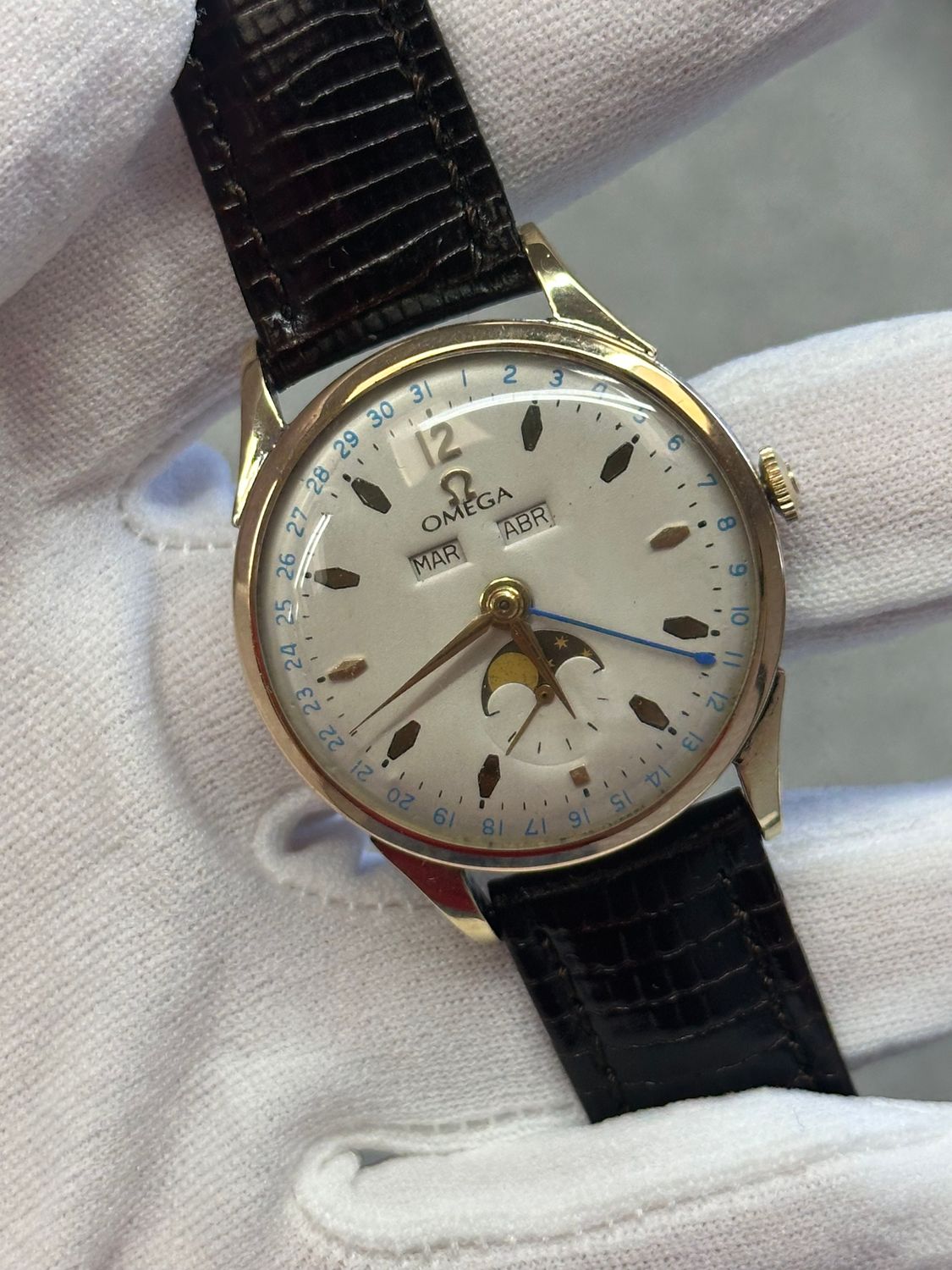 Omega Cosmic Triple Calendar Ref:2606 moon phase