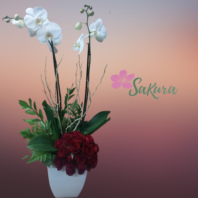 Orquidea con rosas