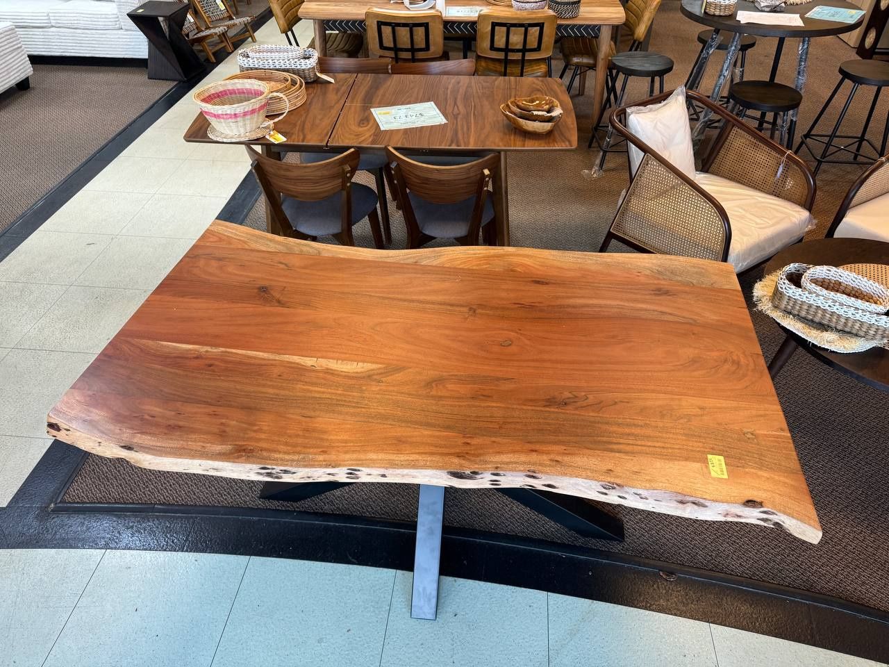 Dining table Live Edge