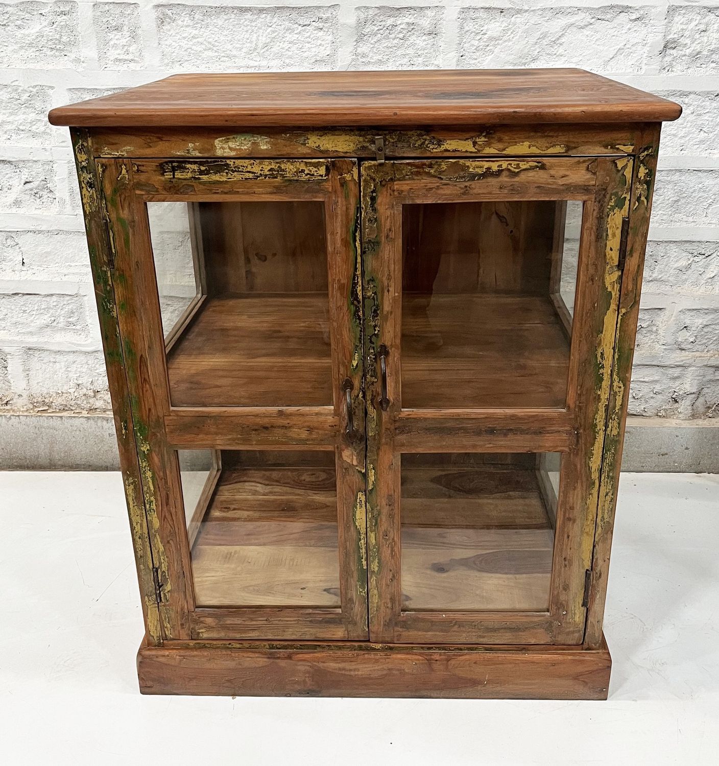 WDN GLASS CABINET 56
