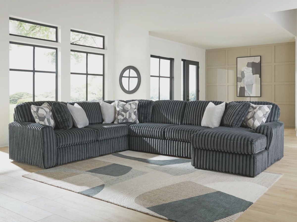 Midnight-Madness 4-Piece Sectional with Chaise, Orientation: Right Arm Facing