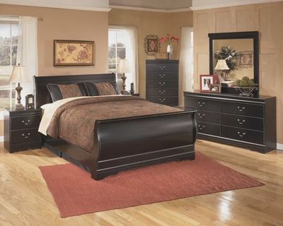 Huey Vineyard Queen Sleigh Bed