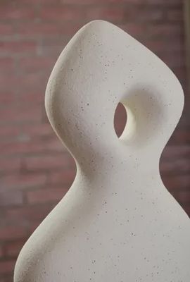Arthrow vertical Sculpture