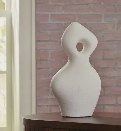Arthrow vertical Sculpture