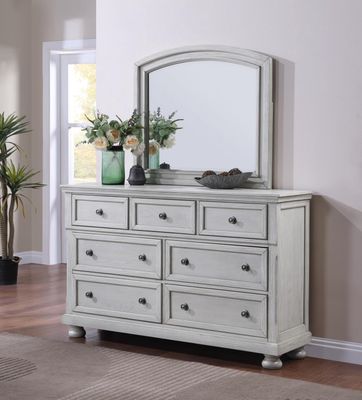 B071 - Dresser - White