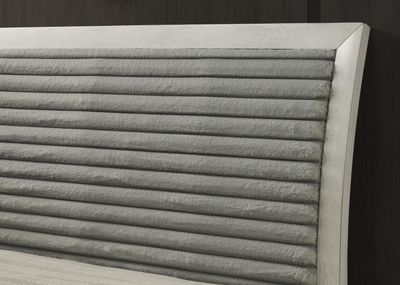 B320 - Oak Chest - Antique White