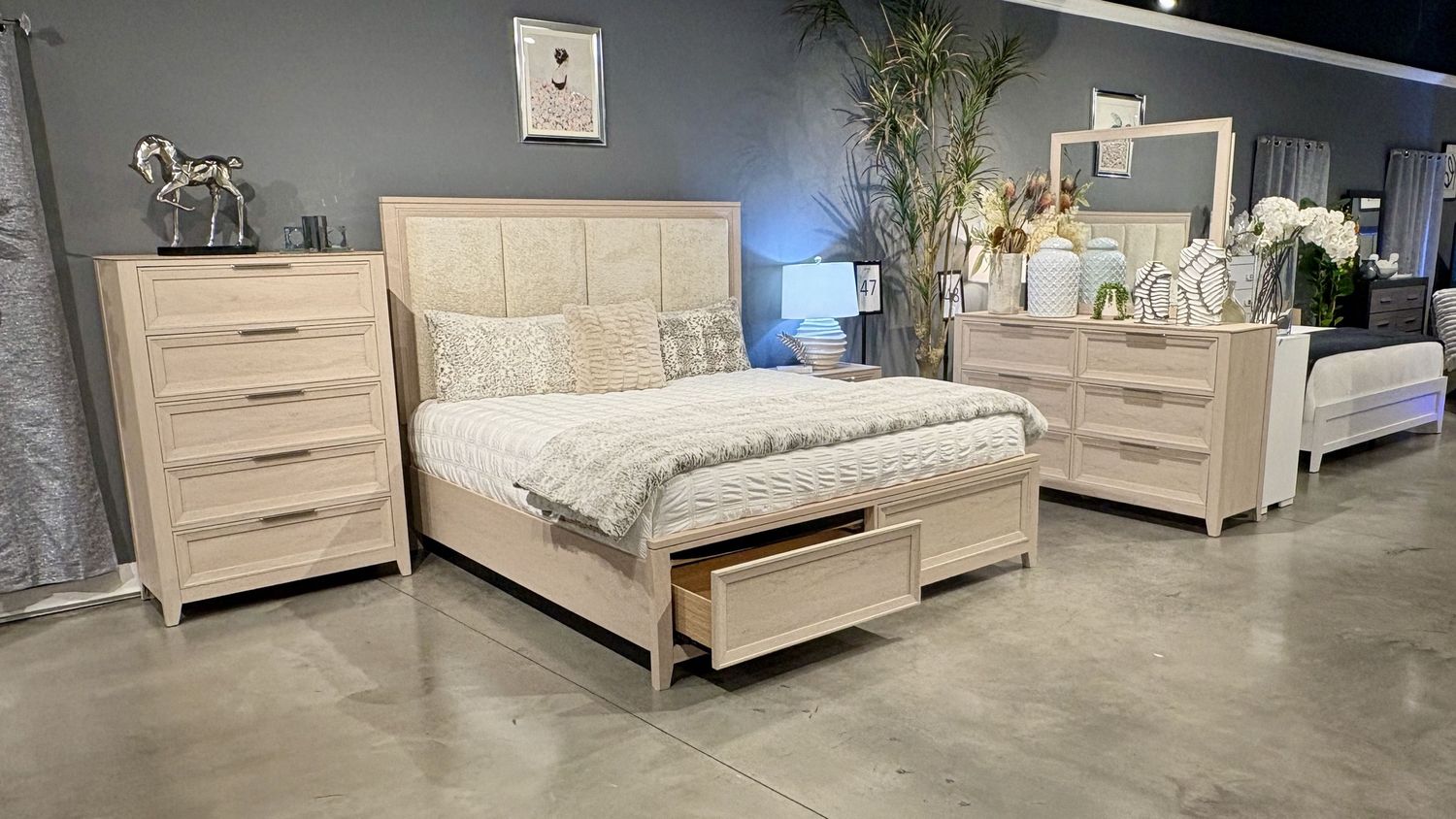 Mariah - 5 Piece Full Bedroom Set (Bed, Dresser &amp; Mirror, Nightstand, Chest) - Dark Brown